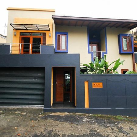 Oyo 437 Amali Residence Нюджгода Екстериор снимка