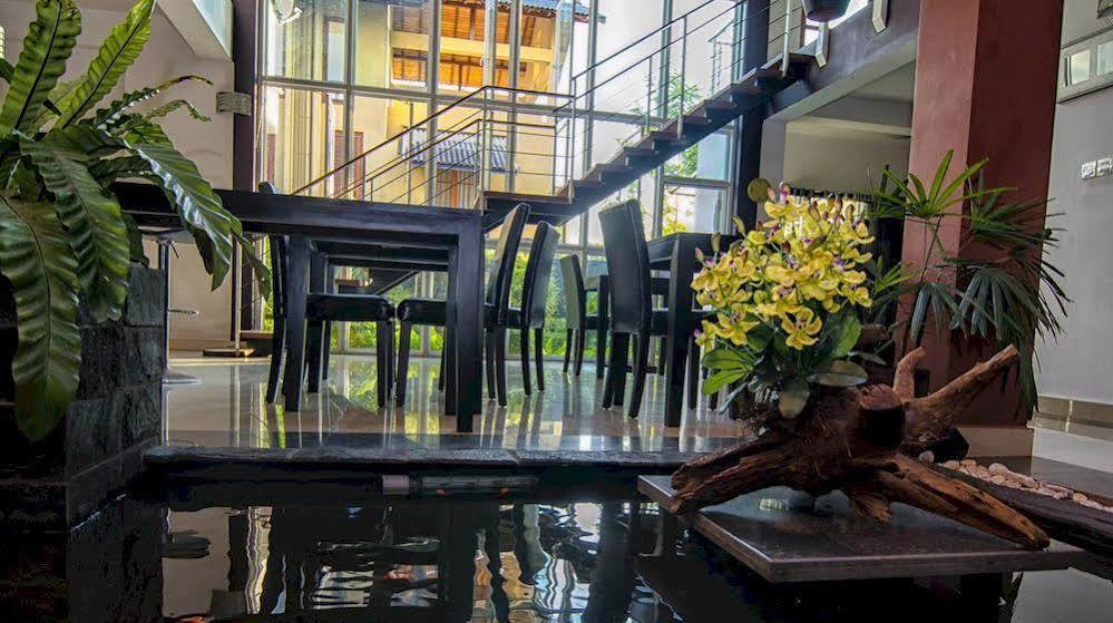 Oyo 437 Amali Residence Нюджгода Екстериор снимка