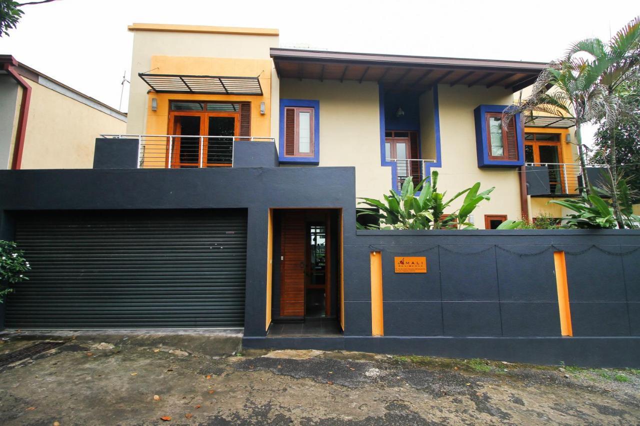 Oyo 437 Amali Residence Нюджгода Екстериор снимка